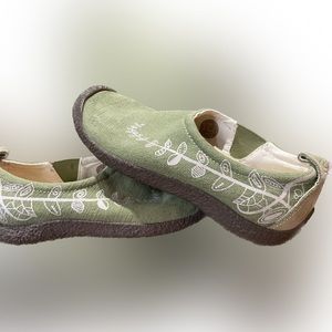 Keen Shoes Womens 7.5 Willow Casual Slip On Loafers 1208 Green Canvas Round Toe